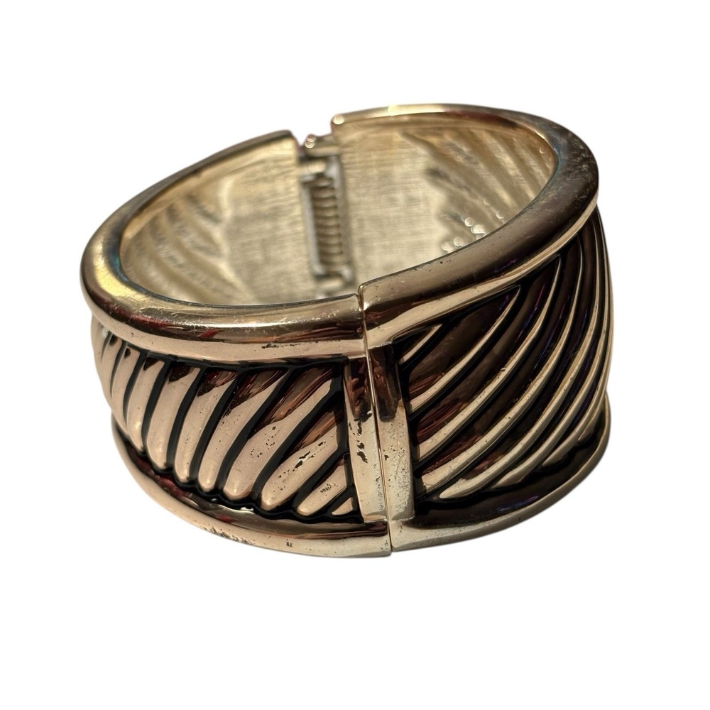 Vintage Premier Designs Ribbed Cuff Bracelet Hinged Clamp Silver Tone‎ Chunky - Picture 4 of 16